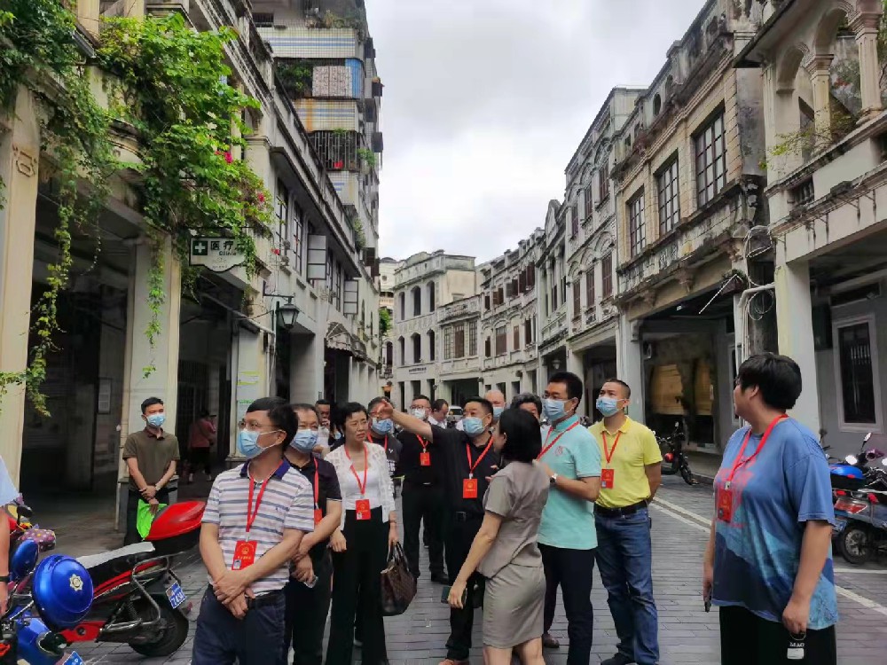 律所快讯|我所高级合伙人李君律师履行人大代表职责，参加龙华区人大代表海口骑楼文化保护与开发专题调研活动