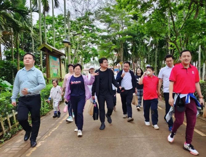 律所统战|“徒步最美四月天，传承红色在定安”第四期寻美海南活动成功举办