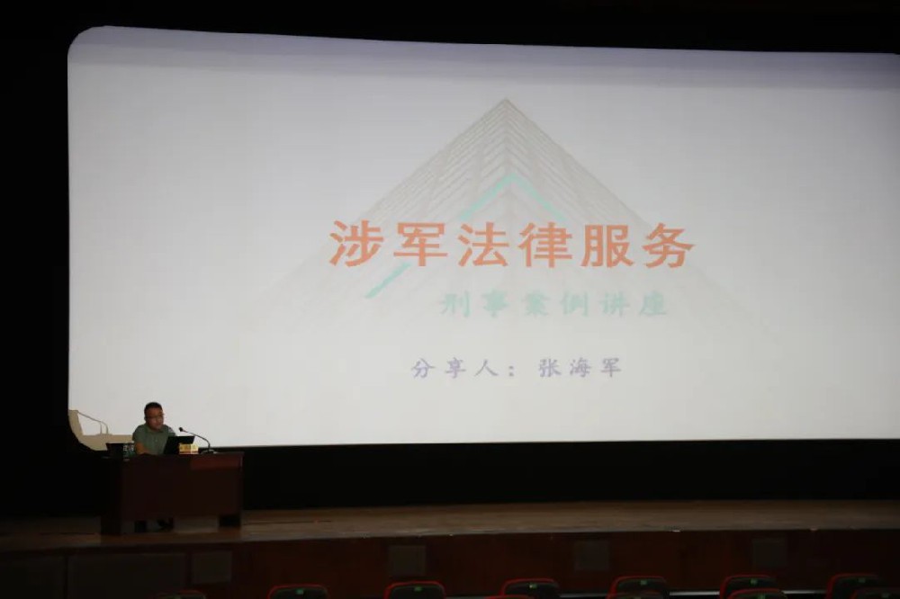 律所快讯|李君律师带队送法进军营