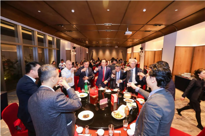 年会盛典|2025，乘风破浪 · 开拓未来